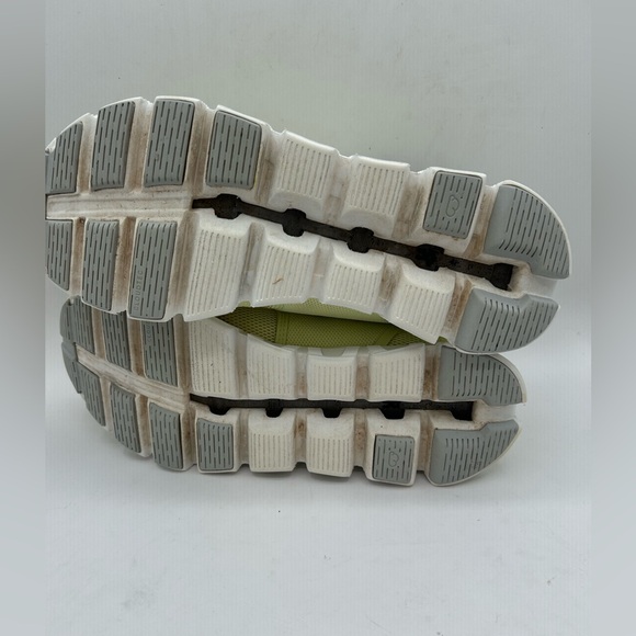 ON CLOUD Women's Cloud 5 Running Shoes color Hay/Frost Light Yellow and Gray 10 - Picture 12 of 13